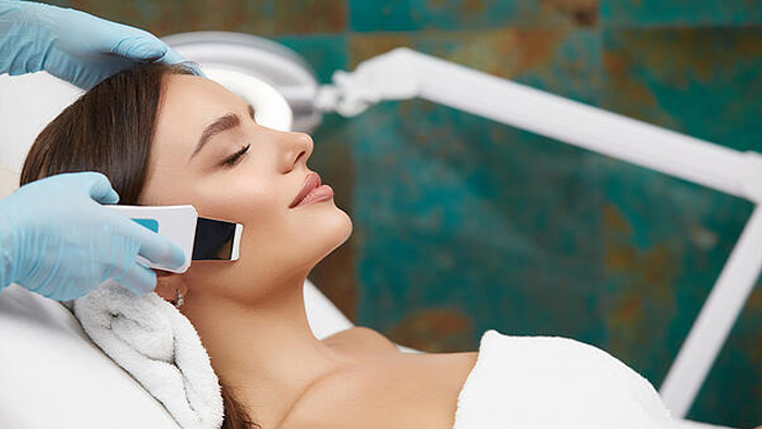 عوارض فیشیال صورت چیست؟ همه چیز درباره آن - مرکز زیبایی لادن